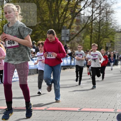 12.04.2026 - 45. Internationalen Wilhelmsburger Insellauf J. Mangold http://msf.ph/oto/9524228 12.04.2026 14:50:21 Ziel 21, 403, 398, 1064, 667, 661, 1829, 561, 469, 397, 393, 376, 890, 500, 1037, 335, 370 meine-sportfotos.de
