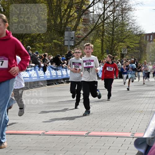 12.04.2026 - 45. Internationalen Wilhelmsburger Insellauf J. Mangold http://msf.ph/oto/9524231 12.04.2026 14:50:22 Ziel 667, 661, 1829, 561, 469, 397, 393, 376, 890, 500, 1037, 335, 370, 345, 429, 905, 461 meine-sportfotos.de