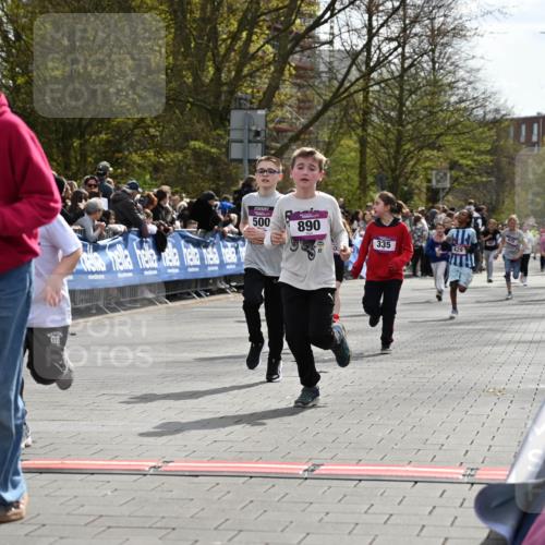 12.04.2026 - 45. Internationalen Wilhelmsburger Insellauf J. Mangold http://msf.ph/oto/9524232 12.04.2026 14:50:22 Ziel 667, 661, 1829, 561, 469, 397, 393, 376, 890, 500, 1037, 335, 370, 345, 429, 905, 461 meine-sportfotos.de