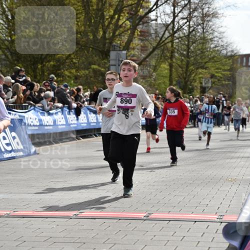 12.04.2026 - 45. Internationalen Wilhelmsburger Insellauf J. Mangold http://msf.ph/oto/9524236 12.04.2026 14:50:22 Ziel 667, 661, 1829, 561, 469, 397, 393, 376, 890, 500, 1037, 335, 370, 345, 429, 905, 461 meine-sportfotos.de