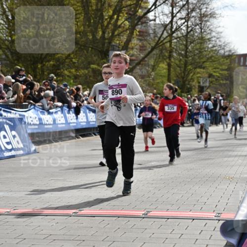 12.04.2026 - 45. Internationalen Wilhelmsburger Insellauf J. Mangold http://msf.ph/oto/9524237 12.04.2026 14:50:22 Ziel 667, 661, 1829, 561, 469, 397, 393, 376, 890, 500, 1037, 335, 370, 345, 429, 905, 461 meine-sportfotos.de