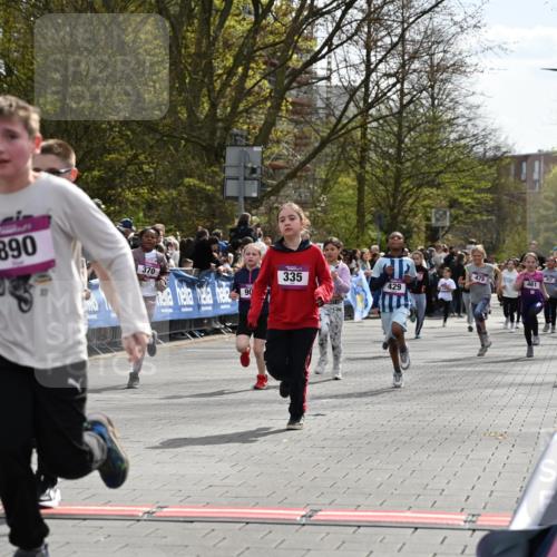 12.04.2026 - 45. Internationalen Wilhelmsburger Insellauf J. Mangold http://msf.ph/oto/9524240 12.04.2026 14:50:23 Ziel 1829, 561, 469, 397, 393, 376, 890, 500, 1037, 335, 370, 345, 429, 905, 461, 475, 859 meine-sportfotos.de