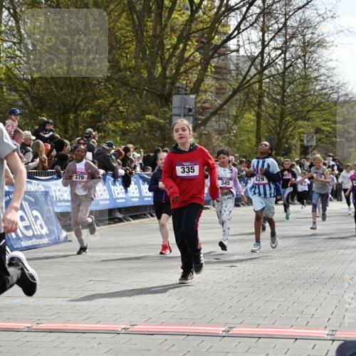 12.04.2026 - 45. Internationalen Wilhelmsburger Insellauf J. Mangold http://msf.ph/oto/9524245 12.04.2026 14:50:24 Ziel 561, 469, 397, 393, 376, 890, 500, 1037, 335, 370, 345, 429, 905, 461, 475, 859 meine-sportfotos.de