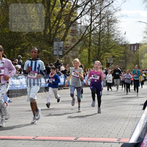 12.04.2026 - 45. Internationalen Wilhelmsburger Insellauf J. Mangold http://msf.ph/oto/9524255 12.04.2026 14:50:26 Ziel 376, 890, 500, 1037, 335, 370, 345, 429, 905, 461, 475, 859, 1840, 504, 333, 391, 407 meine-sportfotos.de