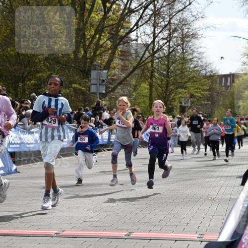 12.04.2026 - 45. Internationalen Wilhelmsburger Insellauf J. Mangold http://msf.ph/oto/9524256 12.04.2026 14:50:26 Ziel 376, 890, 500, 1037, 335, 370, 345, 429, 905, 461, 475, 859, 1840, 504, 333, 391, 407 meine-sportfotos.de