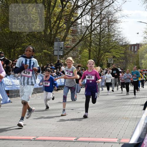 12.04.2026 - 45. Internationalen Wilhelmsburger Insellauf J. Mangold http://msf.ph/oto/9524257 12.04.2026 14:50:26 Ziel 376, 890, 500, 1037, 335, 370, 345, 429, 905, 461, 475, 859, 1840, 504, 333, 391, 407 meine-sportfotos.de