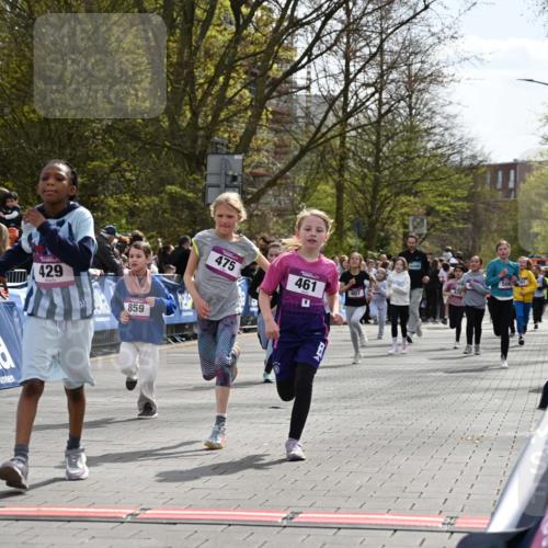 12.04.2026 - 45. Internationalen Wilhelmsburger Insellauf J. Mangold http://msf.ph/oto/9524261 12.04.2026 14:50:26 Ziel 376, 890, 500, 1037, 335, 370, 345, 429, 905, 461, 475, 859, 1840, 504, 333, 391, 407 meine-sportfotos.de