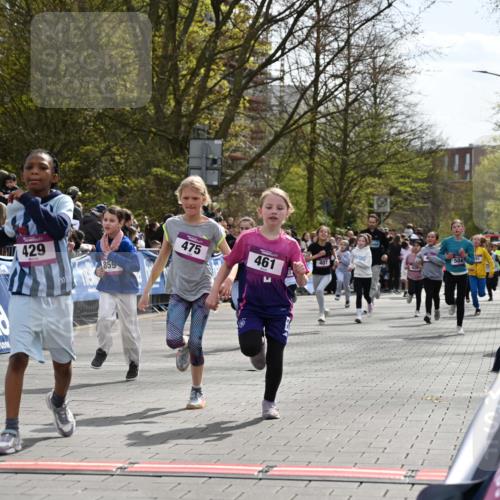 12.04.2026 - 45. Internationalen Wilhelmsburger Insellauf J. Mangold http://msf.ph/oto/9524262 12.04.2026 14:50:26 Ziel 376, 890, 500, 1037, 335, 370, 345, 429, 905, 461, 475, 859, 1840, 504, 333, 391, 407 meine-sportfotos.de