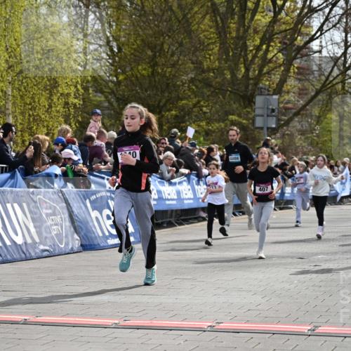12.04.2026 - 45. Internationalen Wilhelmsburger Insellauf J. Mangold http://msf.ph/oto/9524266 12.04.2026 14:50:28 Ziel 1037, 335, 370, 345, 429, 905, 461, 475, 859, 1840, 504, 333, 391, 407, 883, 452 meine-sportfotos.de