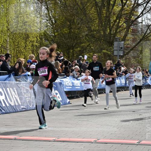 12.04.2026 - 45. Internationalen Wilhelmsburger Insellauf J. Mangold http://msf.ph/oto/9524269 12.04.2026 14:50:29 Ziel 370, 345, 429, 905, 461, 475, 859, 1840, 504, 333, 391, 407, 883, 452, 1834, 491 meine-sportfotos.de