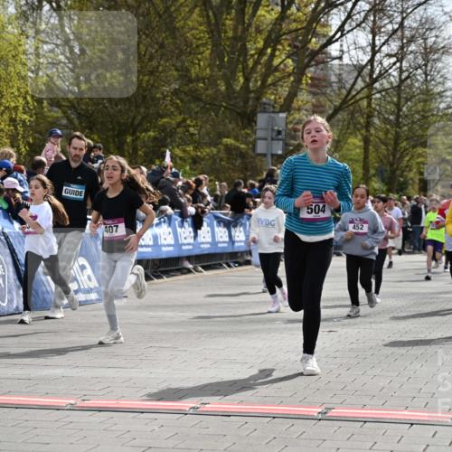 12.04.2026 - 45. Internationalen Wilhelmsburger Insellauf J. Mangold http://msf.ph/oto/9524272 12.04.2026 14:50:29 Ziel 370, 345, 429, 905, 461, 475, 859, 1840, 504, 333, 391, 407, 883, 452, 1834, 491 meine-sportfotos.de