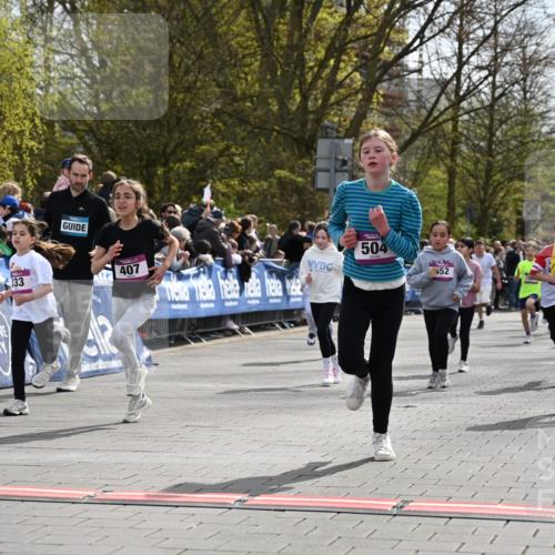 12.04.2026 - 45. Internationalen Wilhelmsburger Insellauf J. Mangold http://msf.ph/oto/9524273 12.04.2026 14:50:30 Ziel 345, 429, 905, 461, 475, 859, 1840, 504, 333, 391, 407, 883, 452, 1834, 491, 426, 392 meine-sportfotos.de