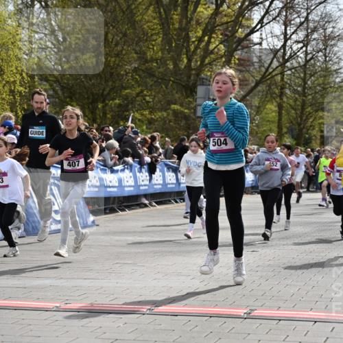 12.04.2026 - 45. Internationalen Wilhelmsburger Insellauf J. Mangold http://msf.ph/oto/9524274 12.04.2026 14:50:30 Ziel 345, 429, 905, 461, 475, 859, 1840, 504, 333, 391, 407, 883, 452, 1834, 491, 426, 392 meine-sportfotos.de