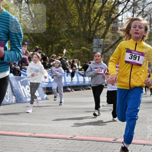 12.04.2026 - 45. Internationalen Wilhelmsburger Insellauf J. Mangold http://msf.ph/oto/9524279 12.04.2026 14:50:31 Ziel 475, 859, 1840, 504, 333, 391, 407, 883, 452, 1834, 491, 426, 392, 880 meine-sportfotos.de