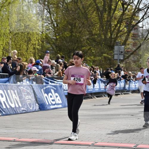 12.04.2026 - 45. Internationalen Wilhelmsburger Insellauf J. Mangold http://msf.ph/oto/9524288 12.04.2026 14:50:34 Ziel 504, 333, 391, 407, 883, 452, 1834, 491, 426, 392, 880, 151, 1035, 330 meine-sportfotos.de