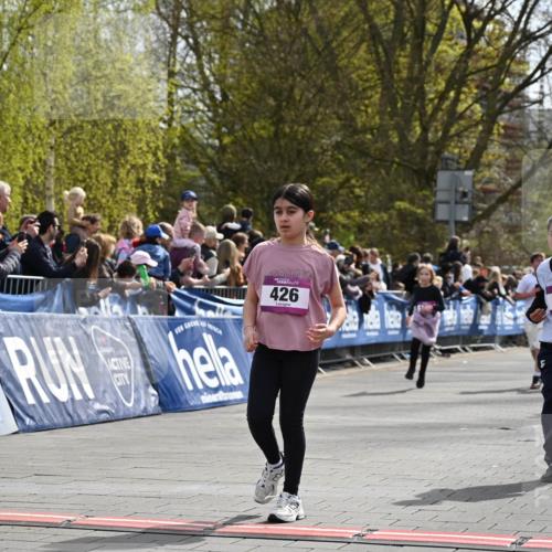 12.04.2026 - 45. Internationalen Wilhelmsburger Insellauf J. Mangold http://msf.ph/oto/9524289 12.04.2026 14:50:34 Ziel 504, 333, 391, 407, 883, 452, 1834, 491, 426, 392, 880, 151, 1035, 330 meine-sportfotos.de