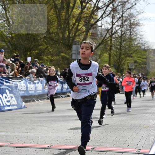 12.04.2026 - 45. Internationalen Wilhelmsburger Insellauf J. Mangold http://msf.ph/oto/9524292 12.04.2026 14:50:34 Ziel 504, 333, 391, 407, 883, 452, 1834, 491, 426, 392, 880, 151, 1035, 330 meine-sportfotos.de