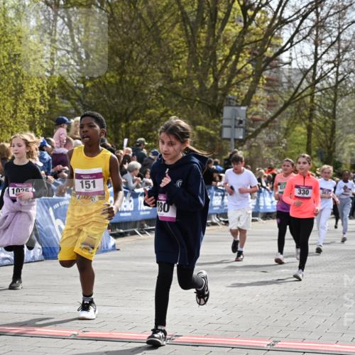 12.04.2026 - 45. Internationalen Wilhelmsburger Insellauf J. Mangold http://msf.ph/oto/9524298 12.04.2026 14:50:36 Ziel 452, 1834, 491, 426, 392, 880, 151, 1035, 330, 362, 865, 1844 meine-sportfotos.de