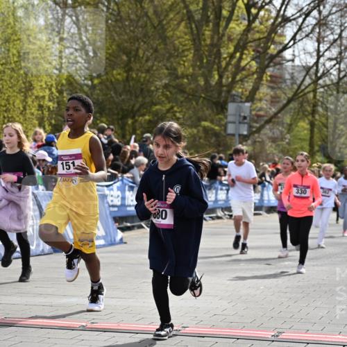 12.04.2026 - 45. Internationalen Wilhelmsburger Insellauf J. Mangold http://msf.ph/oto/9524299 12.04.2026 14:50:36 Ziel 452, 1834, 491, 426, 392, 880, 151, 1035, 330, 362, 865, 1844 meine-sportfotos.de