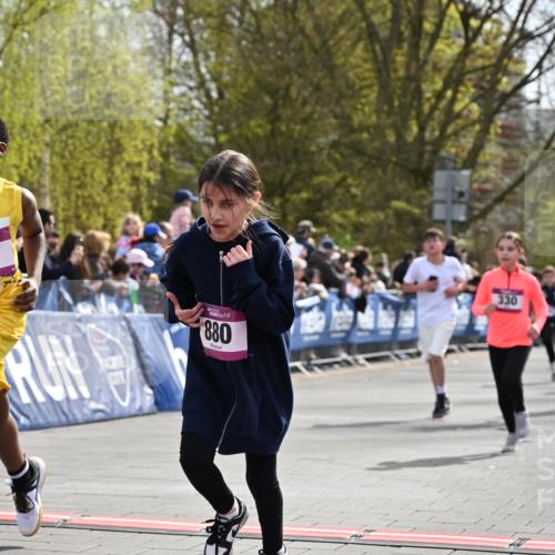 12.04.2026 - 45. Internationalen Wilhelmsburger Insellauf J. Mangold http://msf.ph/oto/9524304 12.04.2026 14:50:36 Ziel 452, 1834, 491, 426, 392, 880, 151, 1035, 330, 362, 865, 1844 meine-sportfotos.de