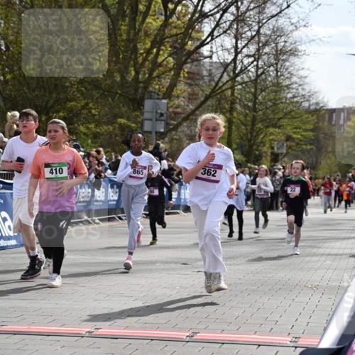 12.04.2026 - 45. Internationalen Wilhelmsburger Insellauf J. Mangold http://msf.ph/oto/9524314 12.04.2026 14:50:39 Ziel 880, 151, 1035, 330, 362, 865, 1844, 98, 22, 654, 420, 877 meine-sportfotos.de