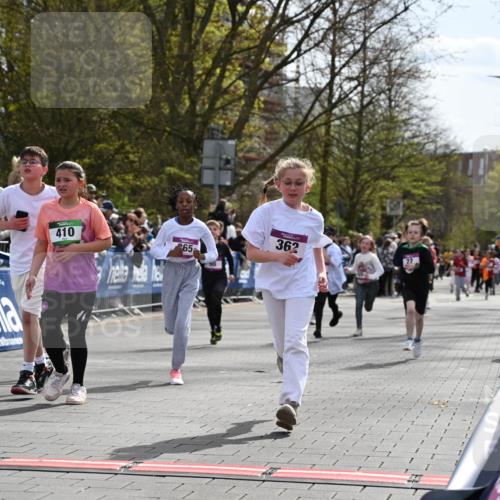 12.04.2026 - 45. Internationalen Wilhelmsburger Insellauf J. Mangold http://msf.ph/oto/9524315 12.04.2026 14:50:39 Ziel 880, 151, 1035, 330, 362, 865, 1844, 98, 22, 654, 420, 877 meine-sportfotos.de