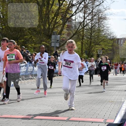 12.04.2026 - 45. Internationalen Wilhelmsburger Insellauf J. Mangold http://msf.ph/oto/9524317 12.04.2026 14:50:39 Ziel 880, 151, 1035, 330, 362, 865, 1844, 98, 22, 654, 420, 877 meine-sportfotos.de