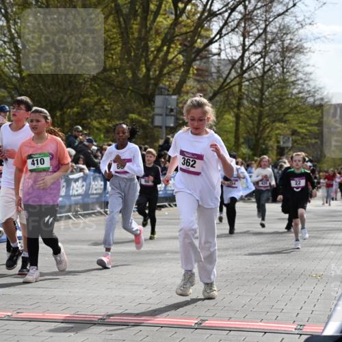 12.04.2026 - 45. Internationalen Wilhelmsburger Insellauf J. Mangold http://msf.ph/oto/9524318 12.04.2026 14:50:39 Ziel 880, 151, 1035, 330, 362, 865, 1844, 98, 22, 654, 420, 877 meine-sportfotos.de