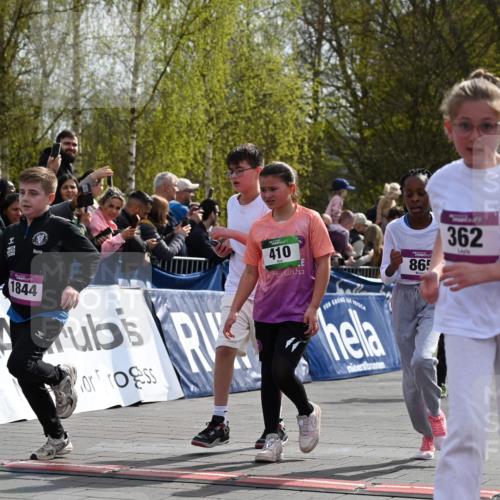 12.04.2026 - 45. Internationalen Wilhelmsburger Insellauf J. Mangold http://msf.ph/oto/9524322 12.04.2026 14:50:40 Ziel 151, 1035, 330, 362, 865, 1844, 98, 22, 654, 420, 877, 1049 meine-sportfotos.de