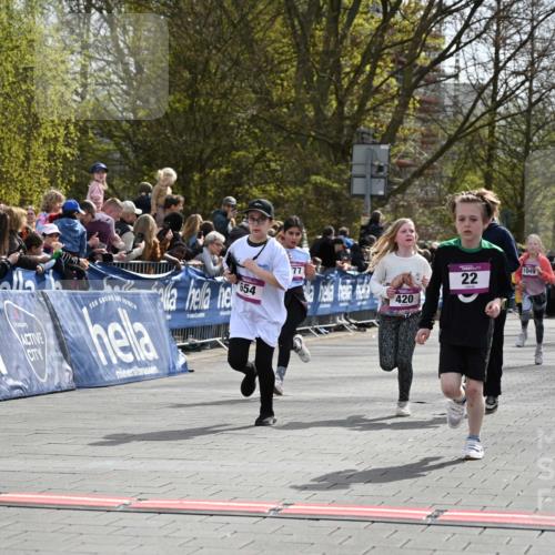 12.04.2026 - 45. Internationalen Wilhelmsburger Insellauf J. Mangold http://msf.ph/oto/9524327 12.04.2026 14:50:41 Ziel 330, 362, 865, 1844, 98, 22, 654, 420, 877, 1049 meine-sportfotos.de