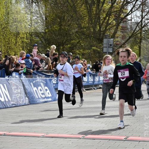 12.04.2026 - 45. Internationalen Wilhelmsburger Insellauf J. Mangold http://msf.ph/oto/9524330 12.04.2026 14:50:41 Ziel 330, 362, 865, 1844, 98, 22, 654, 420, 877, 1049 meine-sportfotos.de
