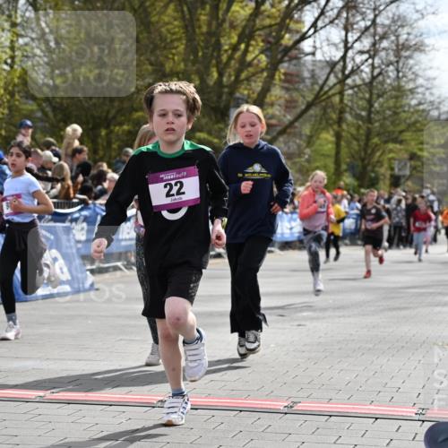 12.04.2026 - 45. Internationalen Wilhelmsburger Insellauf J. Mangold http://msf.ph/oto/9524334 12.04.2026 14:50:42 Ziel 330, 362, 865, 1844, 98, 22, 654, 420, 877, 1049, 1837, 609 meine-sportfotos.de
