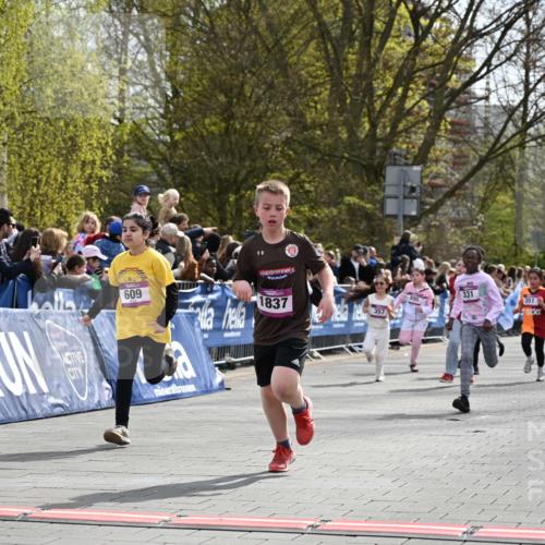 12.04.2026 - 45. Internationalen Wilhelmsburger Insellauf J. Mangold http://msf.ph/oto/9524353 12.04.2026 14:50:46 Ziel 654, 420, 877, 1049, 1837, 609, 331, 626, 895, 357, 889, 408, 351 meine-sportfotos.de