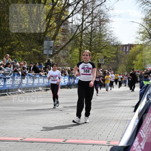 12.04.2026 - 45. Internationalen Wilhelmsburger Insellauf J. Mangold http://msf.ph/oto/9524386 12.04.2026 14:50:52 Ziel 626, 895, 357, 889, 408, 351, 893, 455, 388, 663, 359, 858 meine-sportfotos.de