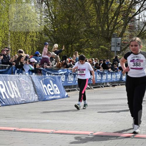 12.04.2026 - 45. Internationalen Wilhelmsburger Insellauf J. Mangold http://msf.ph/oto/9524388 12.04.2026 14:50:54 Ziel 889, 408, 351, 893, 455, 388, 663, 359, 858, 531, 493 meine-sportfotos.de