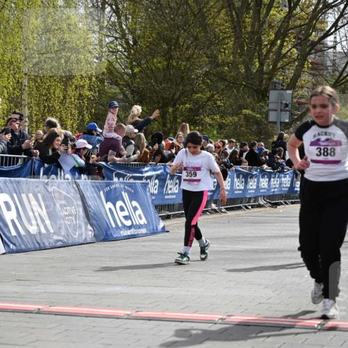 12.04.2026 - 45. Internationalen Wilhelmsburger Insellauf J. Mangold http://msf.ph/oto/9524389 12.04.2026 14:50:54 Ziel 889, 408, 351, 893, 455, 388, 663, 359, 858, 531, 493 meine-sportfotos.de