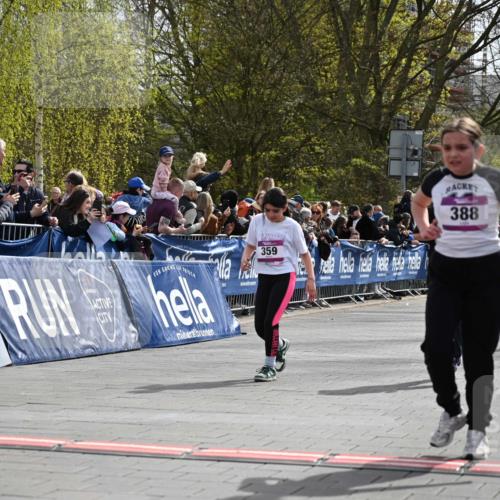 12.04.2026 - 45. Internationalen Wilhelmsburger Insellauf J. Mangold http://msf.ph/oto/9524390 12.04.2026 14:50:54 Ziel 889, 408, 351, 893, 455, 388, 663, 359, 858, 531, 493 meine-sportfotos.de