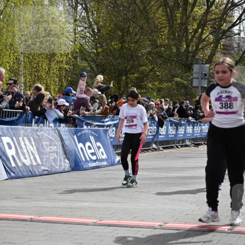 12.04.2026 - 45. Internationalen Wilhelmsburger Insellauf J. Mangold http://msf.ph/oto/9524391 12.04.2026 14:50:54 Ziel 889, 408, 351, 893, 455, 388, 663, 359, 858, 531, 493 meine-sportfotos.de