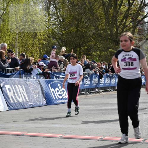 12.04.2026 - 45. Internationalen Wilhelmsburger Insellauf J. Mangold http://msf.ph/oto/9524395 12.04.2026 14:50:54 Ziel 889, 408, 351, 893, 455, 388, 663, 359, 858, 531, 493 meine-sportfotos.de