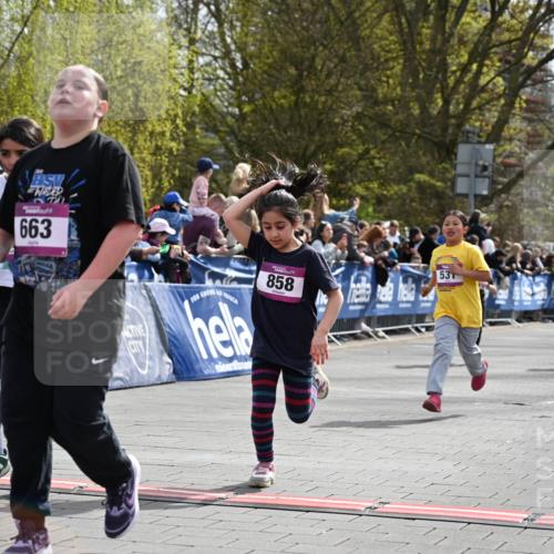 12.04.2026 - 45. Internationalen Wilhelmsburger Insellauf J. Mangold http://msf.ph/oto/9524397 12.04.2026 14:50:56 Ziel 388, 663, 359, 858, 531, 493, 1822 meine-sportfotos.de