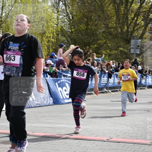 12.04.2026 - 45. Internationalen Wilhelmsburger Insellauf J. Mangold http://msf.ph/oto/9524398 12.04.2026 14:50:56 Ziel 388, 663, 359, 858, 531, 493, 1822 meine-sportfotos.de