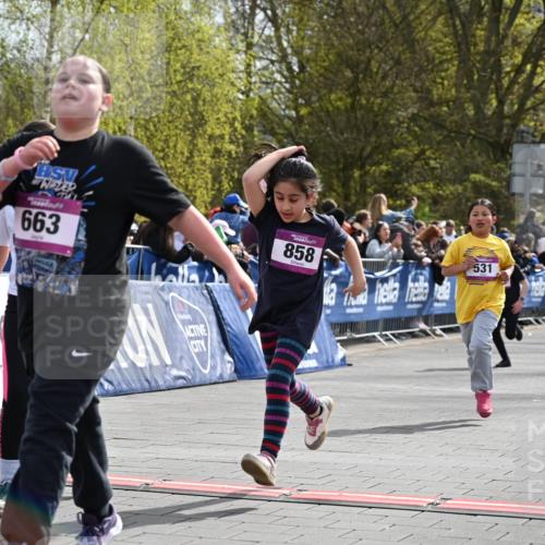 12.04.2026 - 45. Internationalen Wilhelmsburger Insellauf J. Mangold http://msf.ph/oto/9524400 12.04.2026 14:50:57 Ziel 388, 663, 359, 858, 531, 493, 1822 meine-sportfotos.de