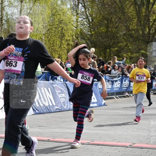 12.04.2026 - 45. Internationalen Wilhelmsburger Insellauf J. Mangold http://msf.ph/oto/9524401 12.04.2026 14:50:57 Ziel 388, 663, 359, 858, 531, 493, 1822 meine-sportfotos.de