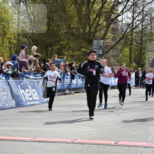 12.04.2026 - 45. Internationalen Wilhelmsburger Insellauf J. Mangold http://msf.ph/oto/9524421 12.04.2026 14:51:00 Ziel 858, 531, 493, 1822, 495, 1041, 1052, 116, 593 meine-sportfotos.de