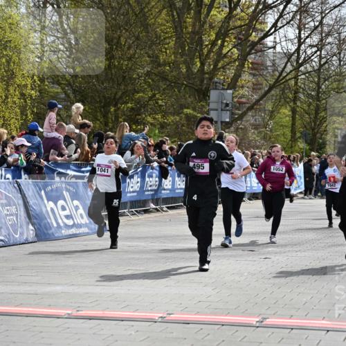12.04.2026 - 45. Internationalen Wilhelmsburger Insellauf J. Mangold http://msf.ph/oto/9524422 12.04.2026 14:51:01 Ziel 531, 493, 1822, 495, 1041, 1052, 116, 593, 1042, 686, 536 meine-sportfotos.de