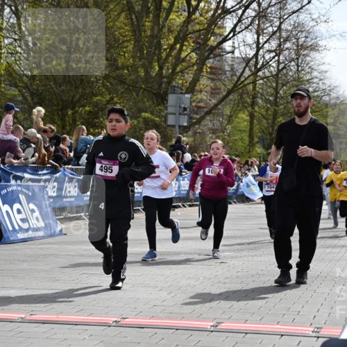 12.04.2026 - 45. Internationalen Wilhelmsburger Insellauf J. Mangold http://msf.ph/oto/9524424 12.04.2026 14:51:01 Ziel 531, 493, 1822, 495, 1041, 1052, 116, 593, 1042, 686, 536 meine-sportfotos.de