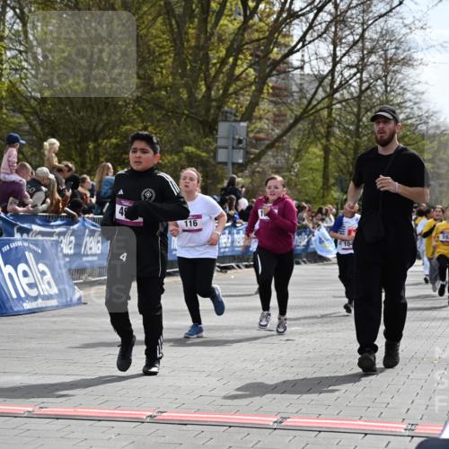 12.04.2026 - 45. Internationalen Wilhelmsburger Insellauf J. Mangold http://msf.ph/oto/9524425 12.04.2026 14:51:01 Ziel 531, 493, 1822, 495, 1041, 1052, 116, 593, 1042, 686, 536 meine-sportfotos.de