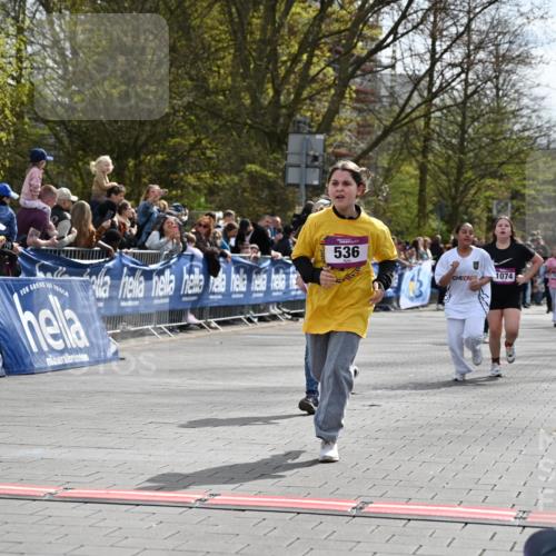 12.04.2026 - 45. Internationalen Wilhelmsburger Insellauf J. Mangold http://msf.ph/oto/9524430 12.04.2026 14:51:05 Ziel 495, 1041, 1052, 116, 593, 1042, 686, 536, 1047, 1074 meine-sportfotos.de