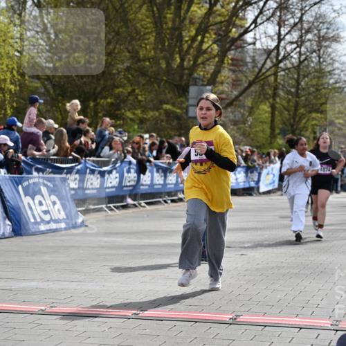 12.04.2026 - 45. Internationalen Wilhelmsburger Insellauf J. Mangold http://msf.ph/oto/9524432 12.04.2026 14:51:05 Ziel 495, 1041, 1052, 116, 593, 1042, 686, 536, 1047, 1074 meine-sportfotos.de