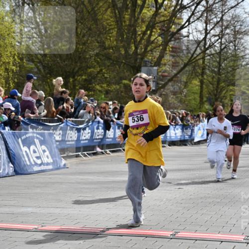 12.04.2026 - 45. Internationalen Wilhelmsburger Insellauf J. Mangold http://msf.ph/oto/9524434 12.04.2026 14:51:06 Ziel 495, 1041, 1052, 116, 593, 1042, 686, 536, 1047, 1074 meine-sportfotos.de